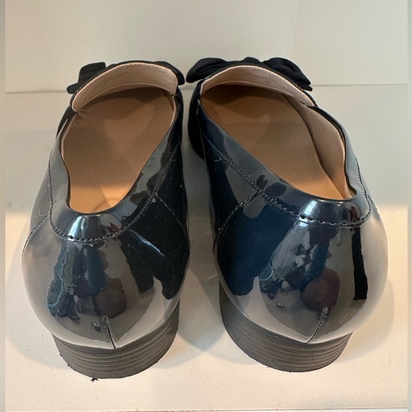 Bandolino Women's Lindio Bow Slip-On Tailored Loafers - Navy Patent Size 8.5M - Picture 6 of 12